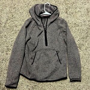 Lululemon pullover size 6